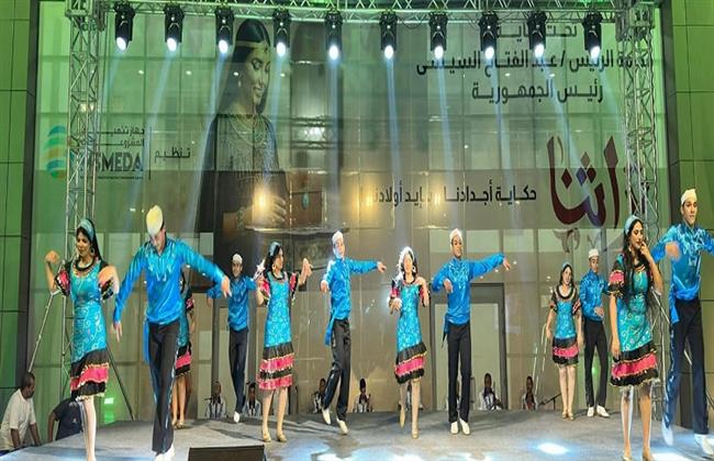 فرقة بورسعيد للفنون الشعبية تتألق في معرض "تراثنا" للحرف اليدوية  