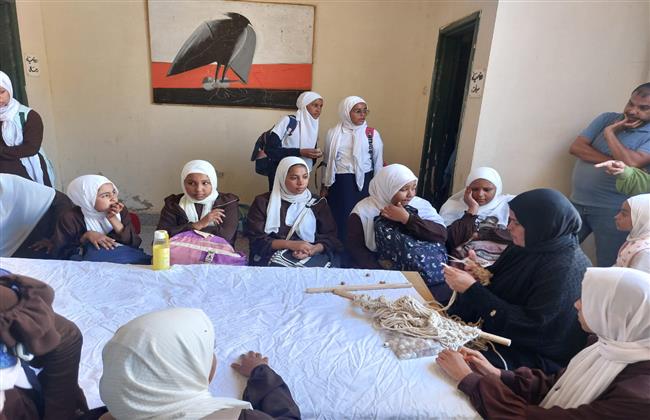 «قصور الثقافة» تقيم ورشة لتعليم فن المكرمية بقرية الحسينات بالأقصر