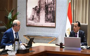رئيس الوزراء يتابع مع وزير الطيران المدني الموقف التنفيذي لمشروع "مبنى 4" بمطار القاهرة