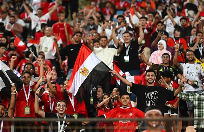 تصفيات كأس العالم.. الجماهير تحتشد في استاد القاهرة للاحتفال مع اللاعبين| صور