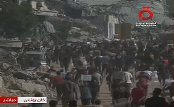 سكان خان يونس بقطاع غزة يستقبلون شاحنات المساعدات الإنسانية والإغاثية