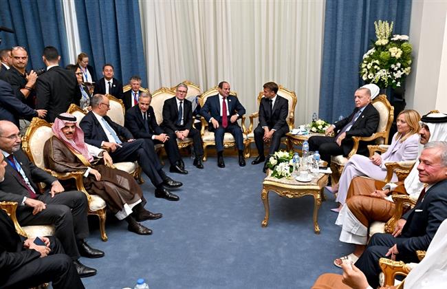 الرئيس السيسي يشارك في اجتماع دولي رفيع بشرم الشيخ لبحث تنفيذ اتفاق وقف الحرب في غزة 