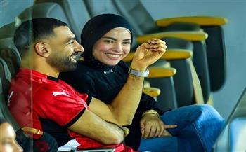 محمد صلاح وزوجته يحتفلان مع المنتخب الوطني بالتأهل لكأس العالم 2026