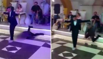 فيديو صادم.. لحظة وفاة مطرب تركي أثناء الغناء في حفل زفاف