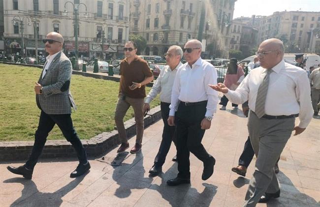 محافظ القاهرة يتابع نسب أعمال رفع كفاءة المسطحات الخضراء بميدان رمسيس 