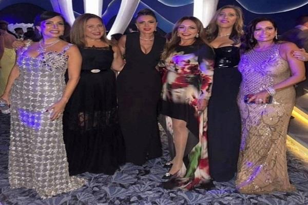 نجلاء بدر تحتفل بعيد ميلادها وسط نجوم الفن| صور