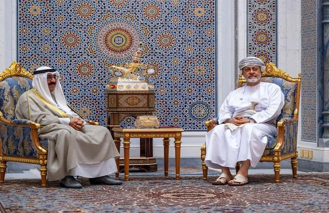 أمير الكويت وسلطان عمان يبحثان دعم مسيرة التعاون المشترك