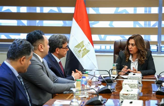 وزيرة التنمية المحلية تبحث مع نقيب الأطباء البيطريين عددًا من الملفات المشتركة بالمحافظات