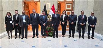 وزير الصحة يبحث تعزيز التعاون في تطوير البنية التحتية الصحية مع إحدى الشركات العالمية
