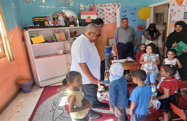 مدير مديرية التضامن الاجتماعي بالبحر الأحمر يتفقد مجمع خدمات الأسرة والطفولة 