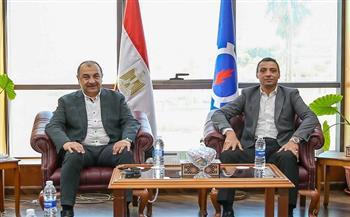 وزير قطاع الأعمال العام يلتقي محافظ السويس لبحث تعزيز التعاون والتنمية الصناعية والسياحية