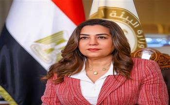 وزيرة التنمية المحلية تستعرض جهود التخلص الآمن من المخلفات الإلكترونية