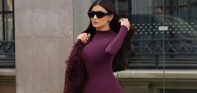 بجمبسوت أرجواني.. مي عمر بإطلالة جديدة بباريس