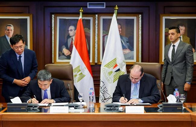 نائب محافظ البنك المركزي ونائب وزير الإدارة الوطنية الصينية للتنظيم المالي يوقعان مذكرة للتعاون المشترك