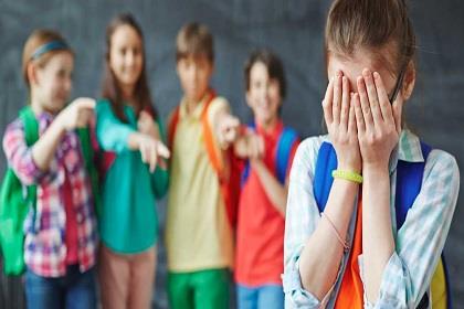 كيف نحمي طلابنا من التنمر والعنف داخل المدارس؟.. خبيرة أسرية ترد