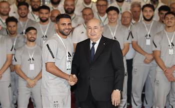 الرئيس الجزائري يستقبل منتخب بلاده بعد التأهل لكأس العالم