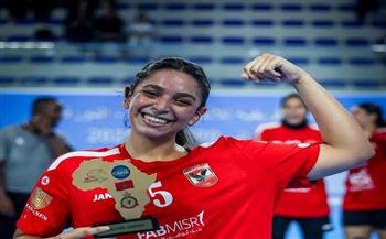 نوال خليل تفوز بجائزة أفضل لاعبة في مباراة الأهلي أمام اتحاد النواصر المغربي