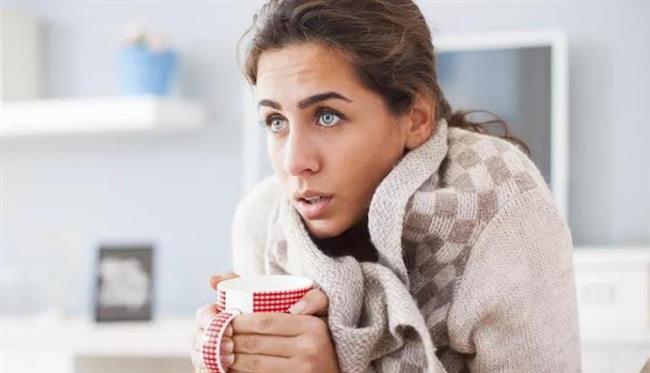 أسباب تجعلك تشعرين بالبرد طوال الوقت.. منها انخفاض الوزن
