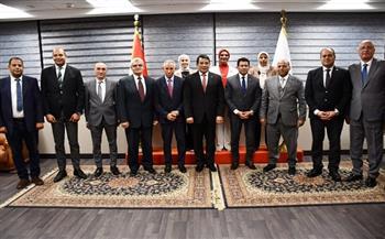 لإدراج اللعبة ضمن دورة الألعاب الأفريقية 2027.. وزير الرياضة يلتقي رئيس اتحاد القوة