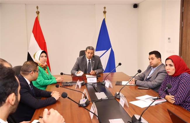 محافظ دمياط يجتمع مع وفد وزارة الاتصالات لمناقشة جهود إنشاء مركز معلومات شبكات المرافق