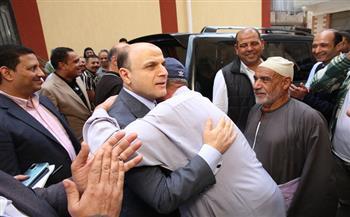 المواطن أولًا.. محافظ كفرالشيخ يستمع لشكاوى وطلبات أهالي مدينة قلين