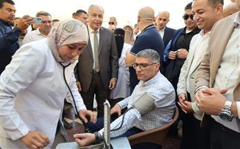 محافظ الجيزة يشهد انطلاق فعاليات القافلة العلاجية لجامعة القاهرة بالواحات البحرية