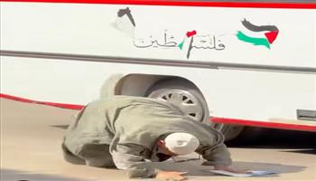 التفاصيل الكاملة لواقعة سقوط مسن من أتوبيس بالمنصورة.. وضبط مرتكبي الواقعة   