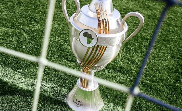 السوبر الإفريقي.. جلسة تصوير لكأس البطولة في ملعب الدفاع الجوي