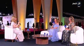 يسرا للميس الحديدي: فخورة بتجربتي في أول معرض فني يوثق مسيرتي.. و«50 سنة فن» عنوان يليق بمشواري