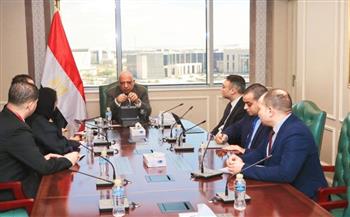 وزير الكهرباء يبحث مع مسئوولي شركة إماراتية تنفيذ مشروع الربط الكهربائي 