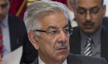 وزير الدفاع الباكستاني: أفغانستان تحاربنا بالنيابة عن الهند