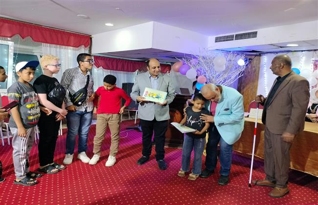 قصور الثقافة تحتفل باليوم العالمي للعصا البيضاء بالإسكندرية 