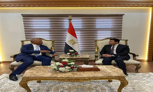 وزير الرياضة يلتقي رئيس الاتحاد الأفريقي لكرة القدم   