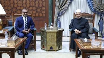 شيخ الأزهر يستقبل وزير خارجية المالديف ويؤكد استعداد الأزهر لتدريب أئمة المالديف في أكاديميته العالمية