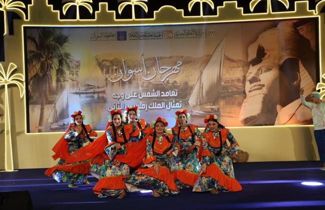 في يومه الثاني.. لوحات فنية من التراث في عروض فرقتي كفر الشيخ والعريش بمهرجان تعامد الشمس