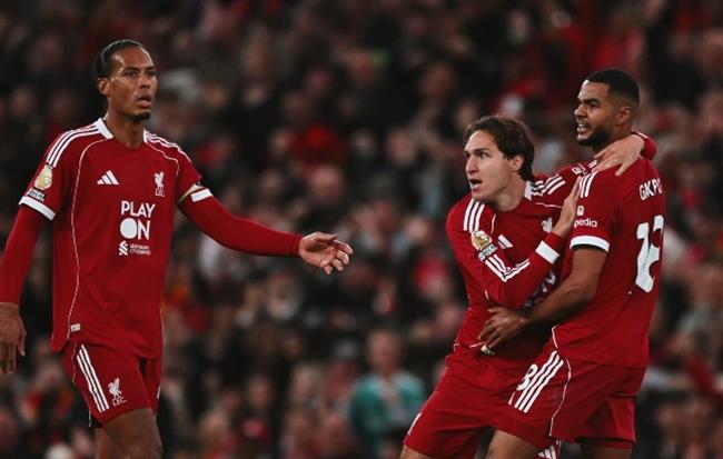 الدوري الإنجليزي.. ليفربول يسجل هدف التعادل في مرمى مانشستر يونايتد