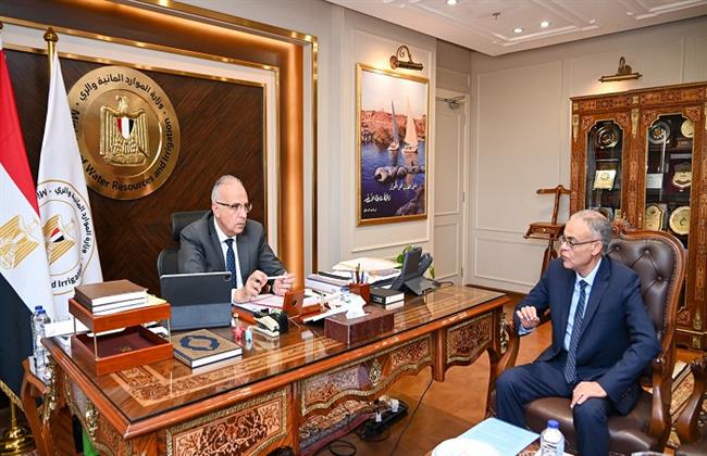 وزير الري يبحث مجهودات إحلال وصيانة محطات رفع المياه