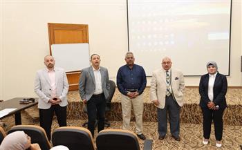 سكرتير عام محافظة البحر الأحمر يبحث مع لجنة من معهد تكنولوجيا المعلومات تنفيذ المنح التدريبية بالغردقة
