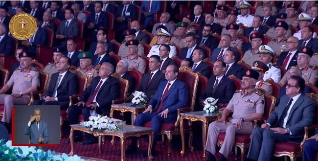 الرئيس السيسي يشاهد عرضًا مسرحيًا عن حرب أكتوبر خلال فعاليات الندوة التثقيفية