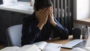 للطالبات.. 7 عادات يومية قد تضعف قدرات عقلك دون علمك