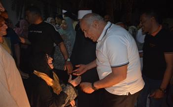 محافظ الوادي الجديد يودّع المعلمين وأولياء أمور أوائل الشهادات الفائزين برحلات العمرة 