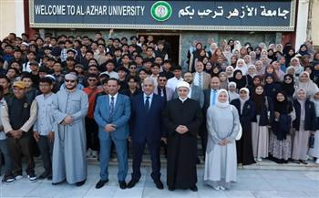 رئيس جامعة الأزهر يستقبل طلاب مؤسسة "رحمة للعالمين" الإندونيسيين الجدد