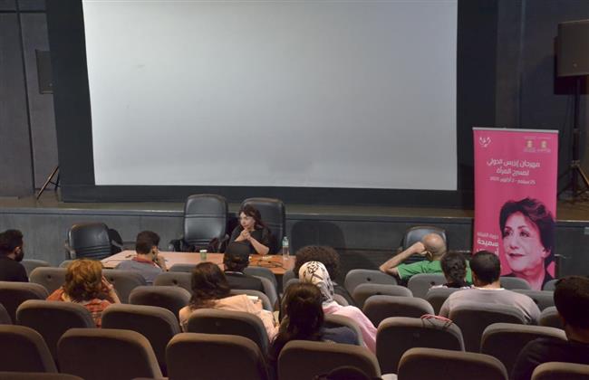 مهرجان إيزيس الدُّوَليّ لمسرح المرأة| «التمثيل سلوك» في  ماستر كلاس  لمعتزة عبد الصبور