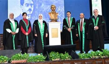 برعاية «د. عبدالصادق» وحضور النواب والعمداء..  «علوم القاهرة» تزيح الستار عن تمثال «مشرفة»