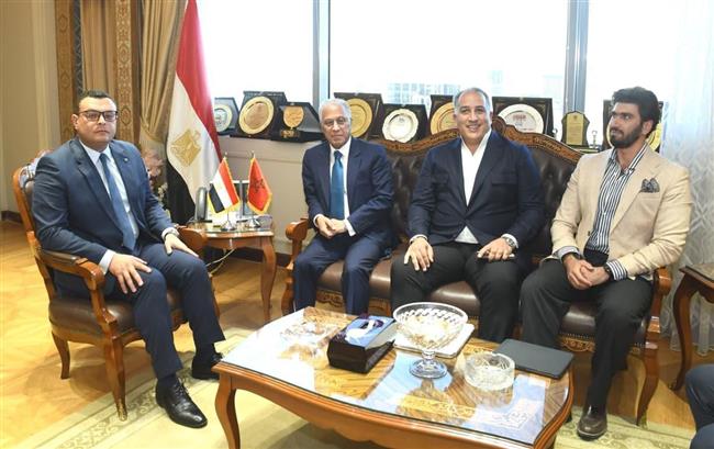 وزير الإسكان يبحث مع السفير المغربي أوجه التعاون المشترك