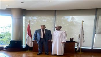 رئيس البورصة المصرية يبحث مع نظيره العماني تعزيز التعاون المشترك 