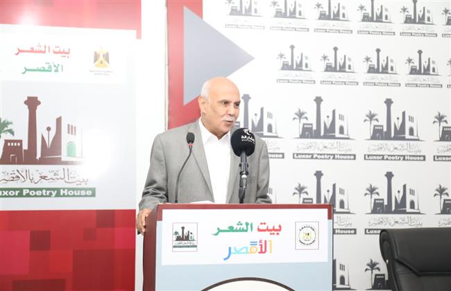 جمال بخيت يشعل وجدان جمهور معرض الأقصر للكتاب في أمسية شعرية 
