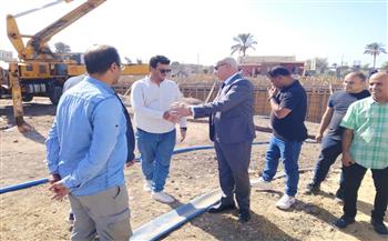 لجنة فنية تتفقد أعمال إنشاء حمام السباحة الأولمبي بمركز التنمية الشبابية في كفر الشيخ