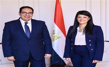 رانيا المشاط تبحث مع رئيس جامعة القاهرة تعزيز التعاون المشترك