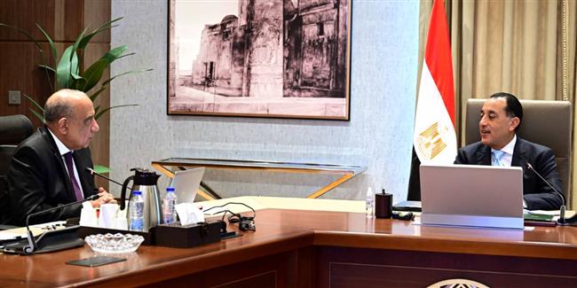 رئيس الوزراء يتابع عددا من ملفات عمل وزارة الكهرباء والطاقة المتجددة
